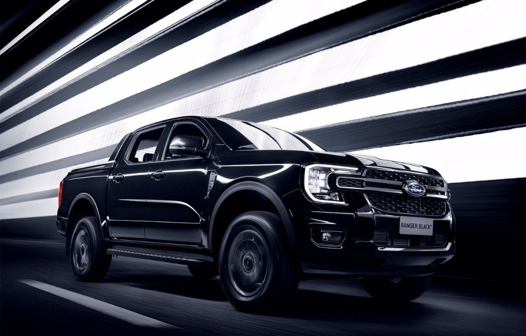 Ford Ranger Black na cidade