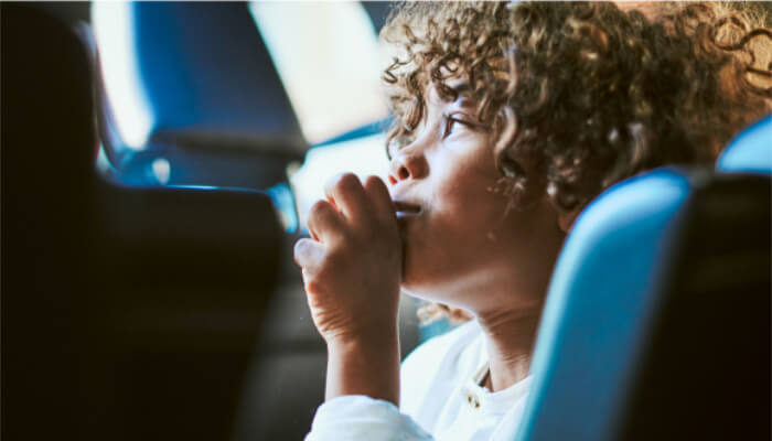Sustentabilidade Criança sorrindo dentro de um veículo Ford