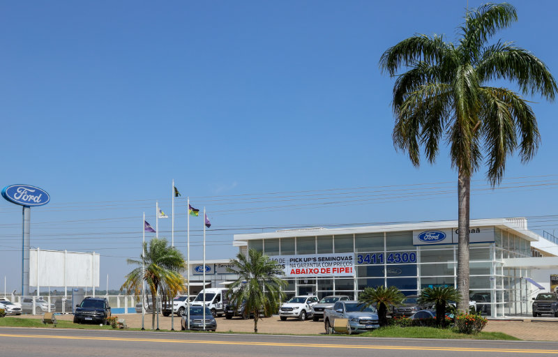 Vista externa da Ford Canaã em Ji-Paraná