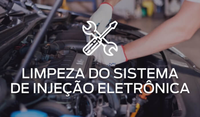 Limpeza do Sistema de Injeção Eletrônica Megafor Mecânico manuseando motor