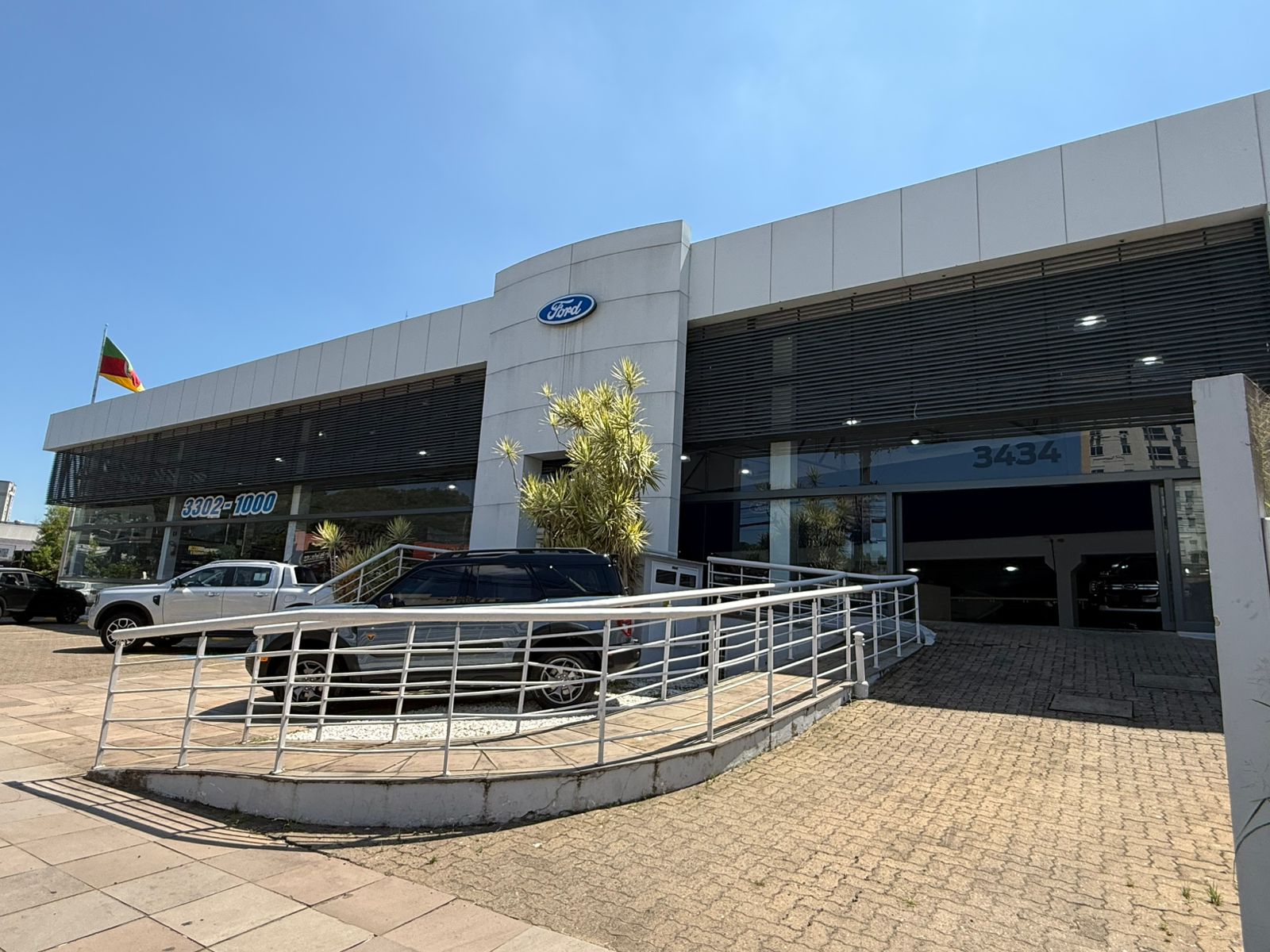 Fachada da Ford Super AutoBR Cavalhada