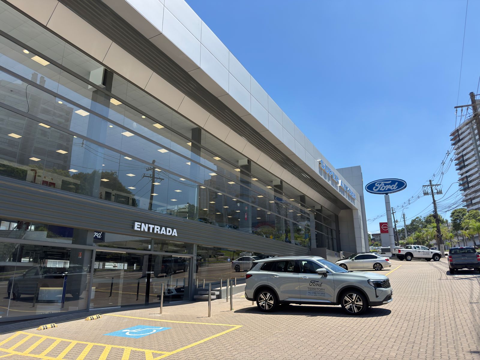 Fachada da Ford Super AutoBR Tarso Dutra