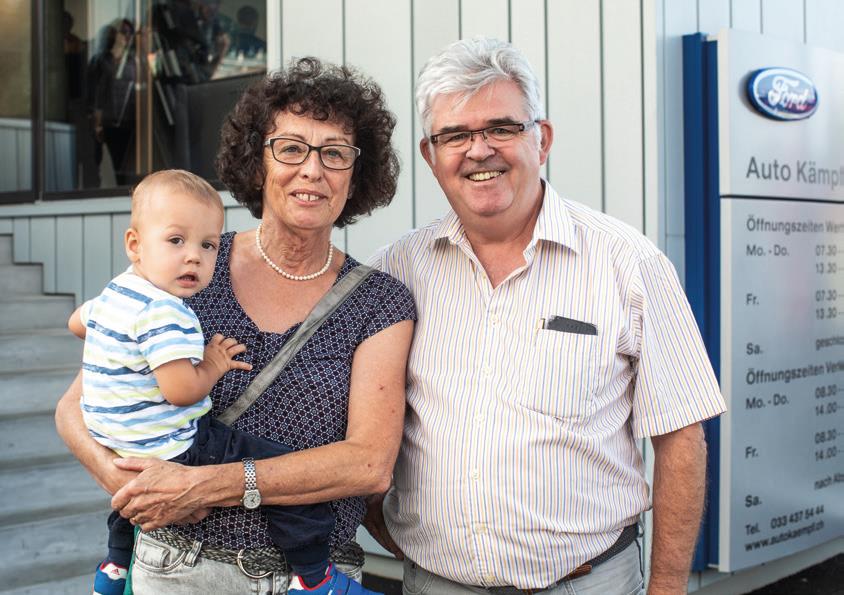 Kathrin und Markus Wittwer mit Enkel Tim, Vorbesitzer Grundstück Neubau