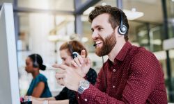 Mann mit Headset Kundendienst