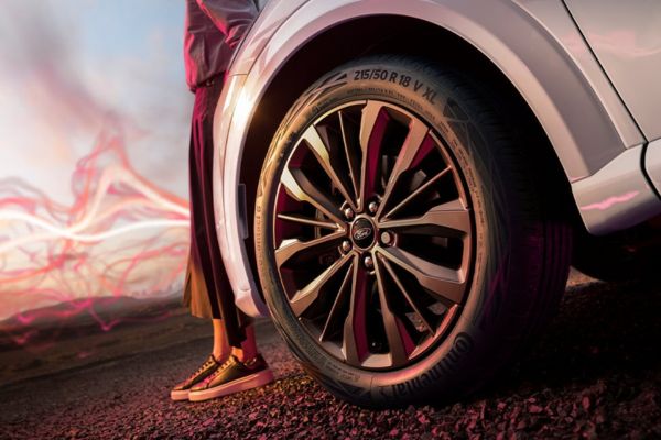 Gros plan sur les jantes en alliage gris de 18 pouces du Ford Puma Gen-E Sound Edition