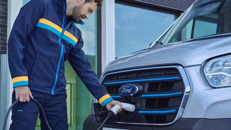 Ford E-Transit opladning