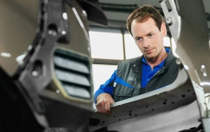 billede af ford kollisionsreparationer