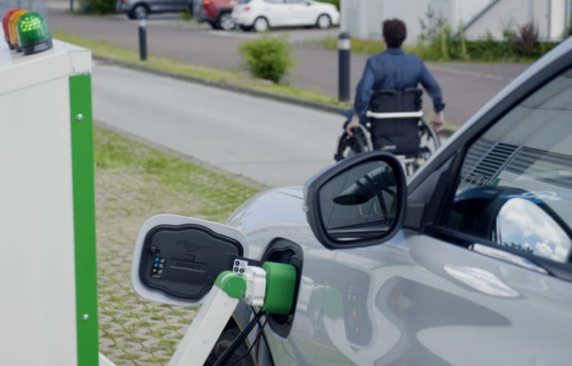 Prises et bornes de recharge pour véhicules électriques : ensemble vers  plus de mobilité verte - professionnel