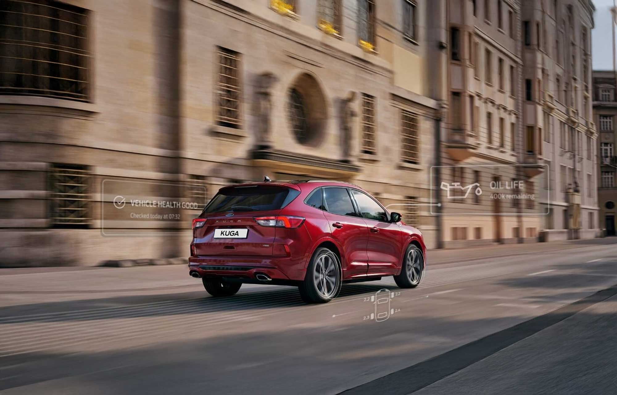 Vue arrière d'une Ford Kuga rouge