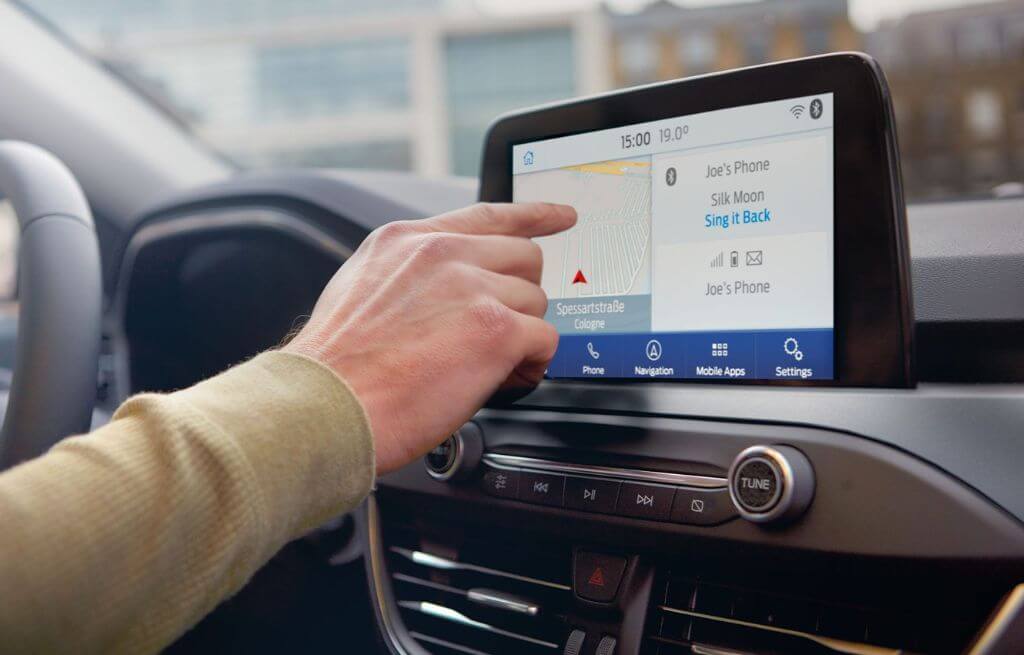 Habiclacle Ford avec zoom sur Sync et Live traffic