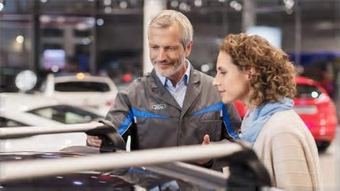 Cliente avec technicien Ford