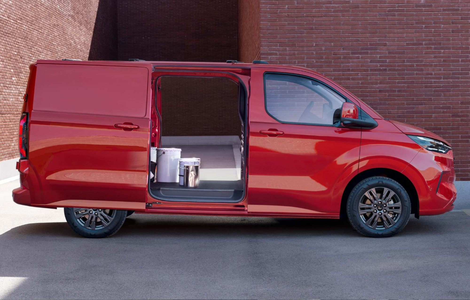 All-New Ford Tourneo Custom Delivers Nine Seats of Configurable Space,  Premium Tech and Enhanced Comfort, Ford of Europe