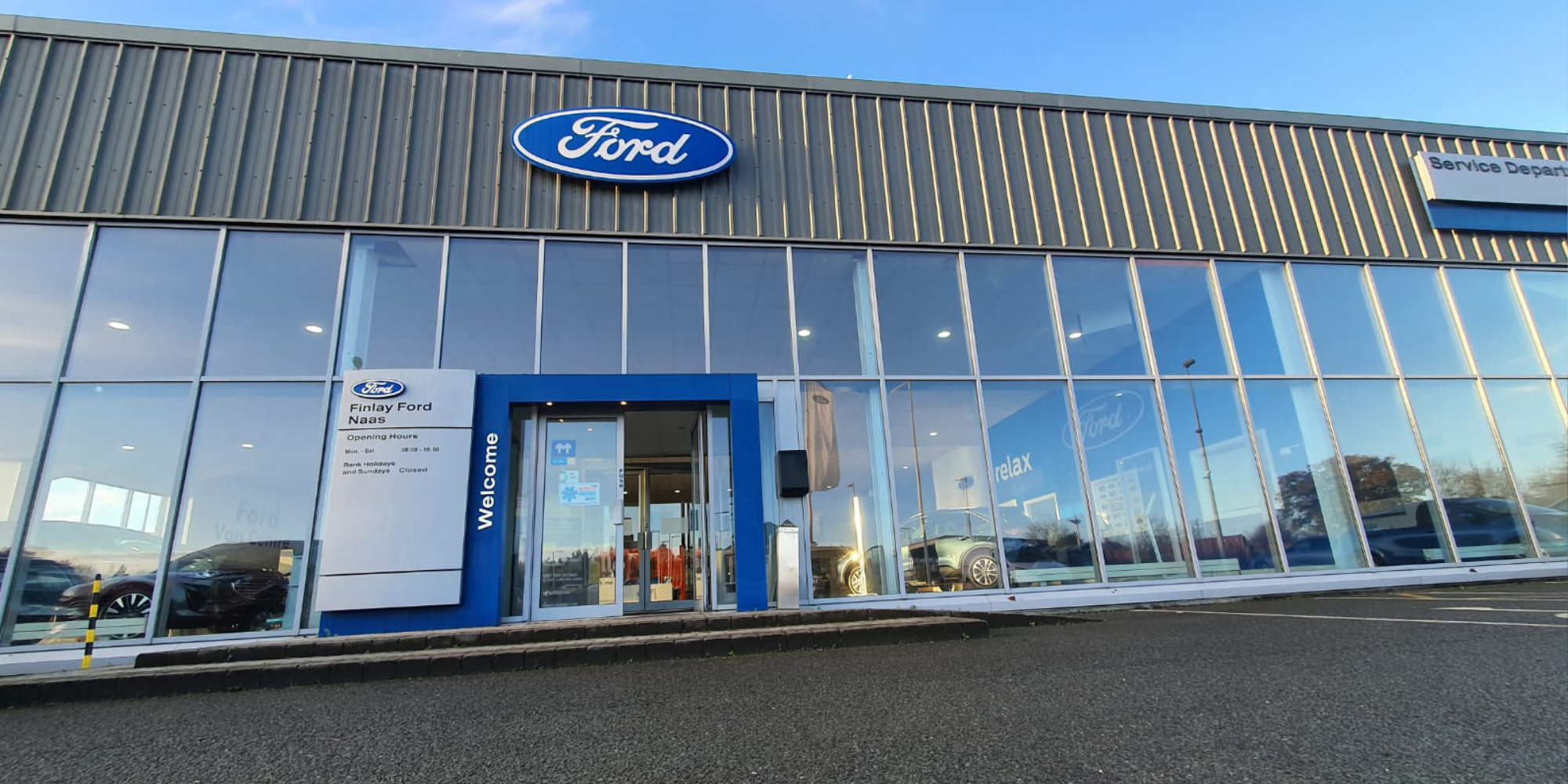Finlay Ford Showroom