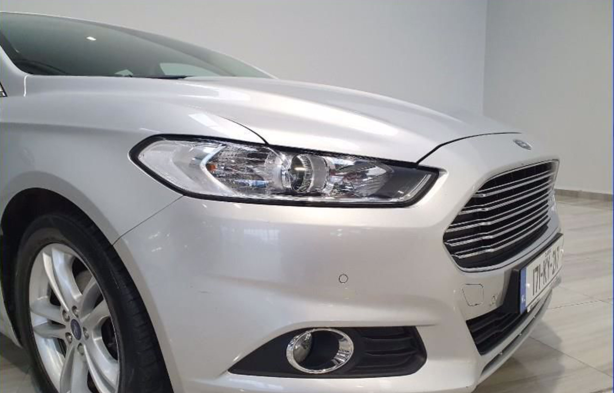 Ford Mondeo headlights