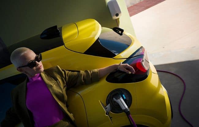 Gele Ford Puma Gen-E opladen