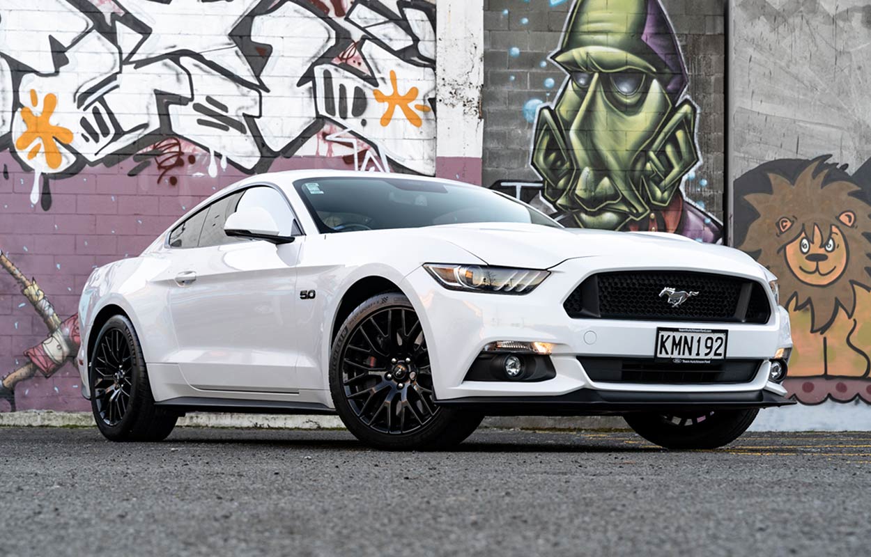 Team Hutchinson Ford - NZ's Ford Mustang Specialists