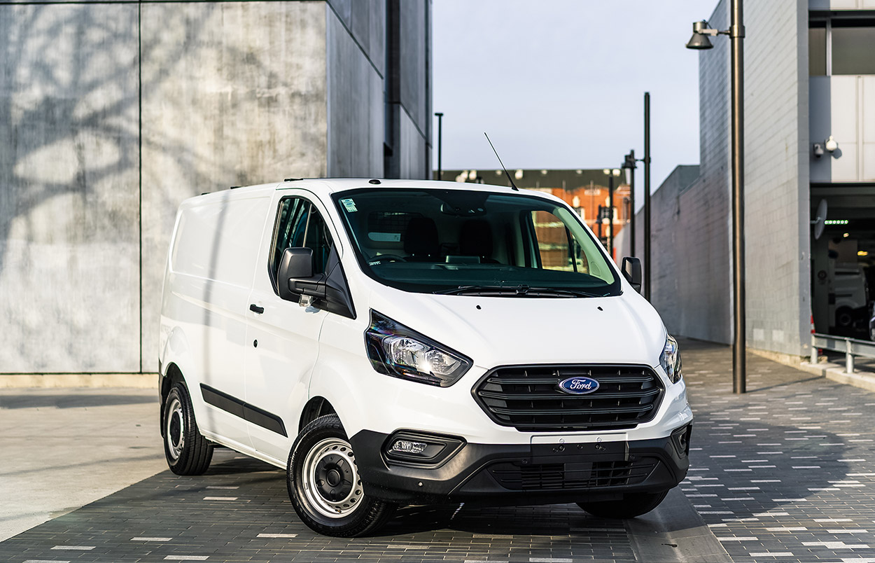 Team Hutchinson Ford Transit Custom commercial vehicle