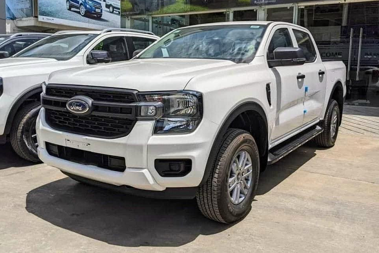 Ford Ranger XL 2024: Ford Ranger XL 2024 là một con xe bán tải đáng tin cậy, được trang bị nhiều tính năng vượt trội và khả năng vận hành mạnh mẽ. Với thiết kế rắn chắc và đa dụng, con xe này có thể đáp ứng được nhu cầu công việc lẫn giải trí của bạn.